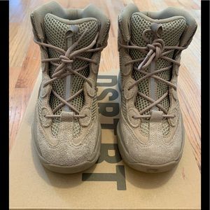 Yeezy kids boots ( desert ) .. size 1.5 .. worn twice good condition
